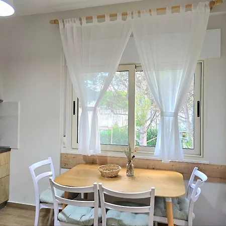 Sunny 145 Apartment *